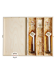 Prinz: Geschenk-Set Holzfass-Duo - Prinz Alter Williams & Prinz Alte Marille mit 2 Schnaps-Kelchen in Holz-Kiste